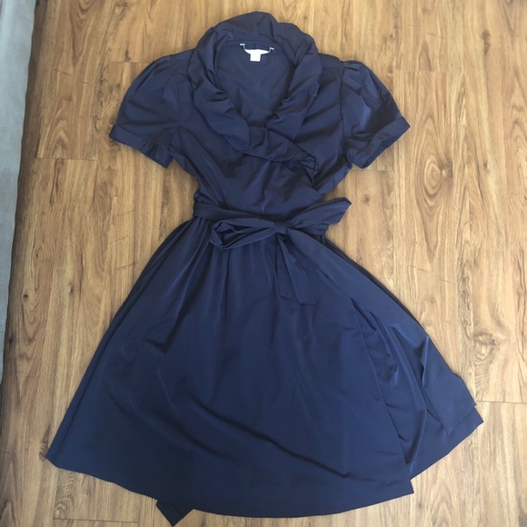 Diane Von Furstenberg Dresses & Skirts - Diane Von Furstenberg Wrap Dress
